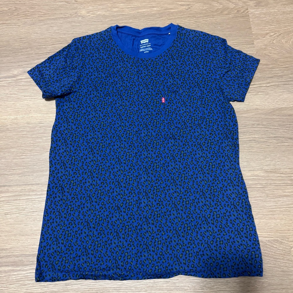Levi’s Blue cheetah print crewneck T-shirt